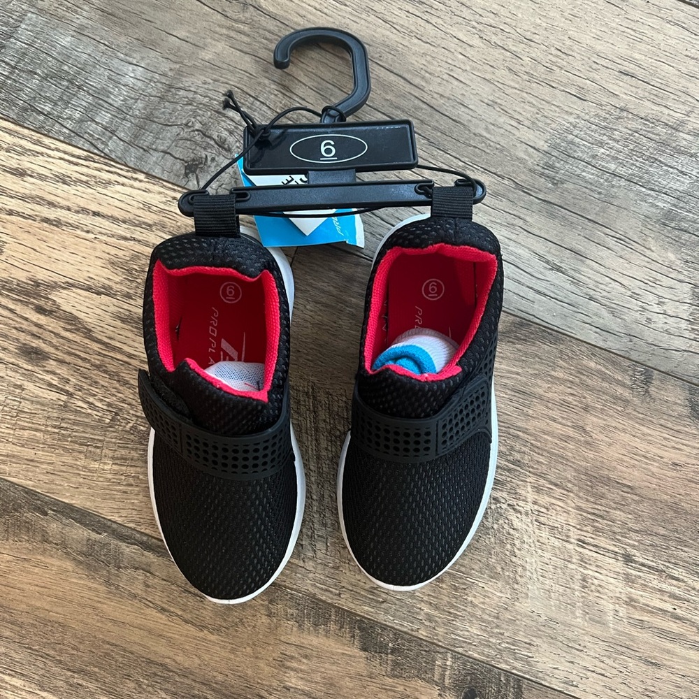 Size 6 brand new black and white toddler shoes